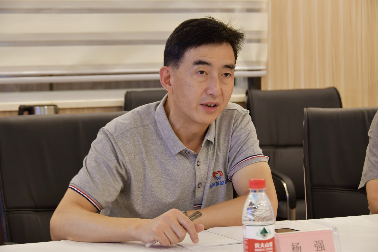 签约仪式开始前,杨强副院长介绍了医院基本情况以及发展状况,并就未来